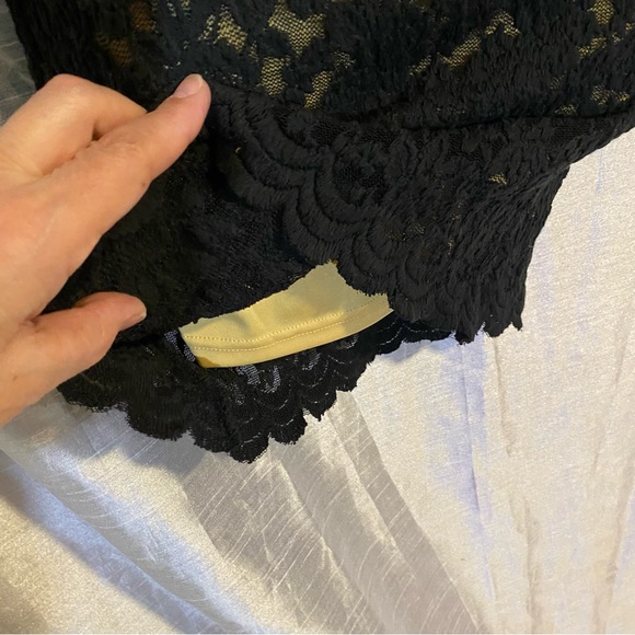 Black stretch lace dress, body lined beige fabric, NWT, SZ S long sleeved - Picture 3 of 9